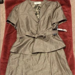 Tahari NWT Beige/Tan Skirt Suit